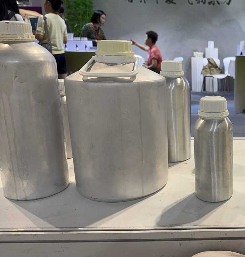 Agarwood essential oil 002