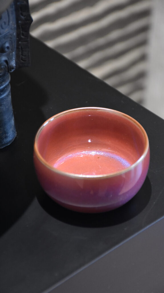 Kiln-fired red glaze tea bowl